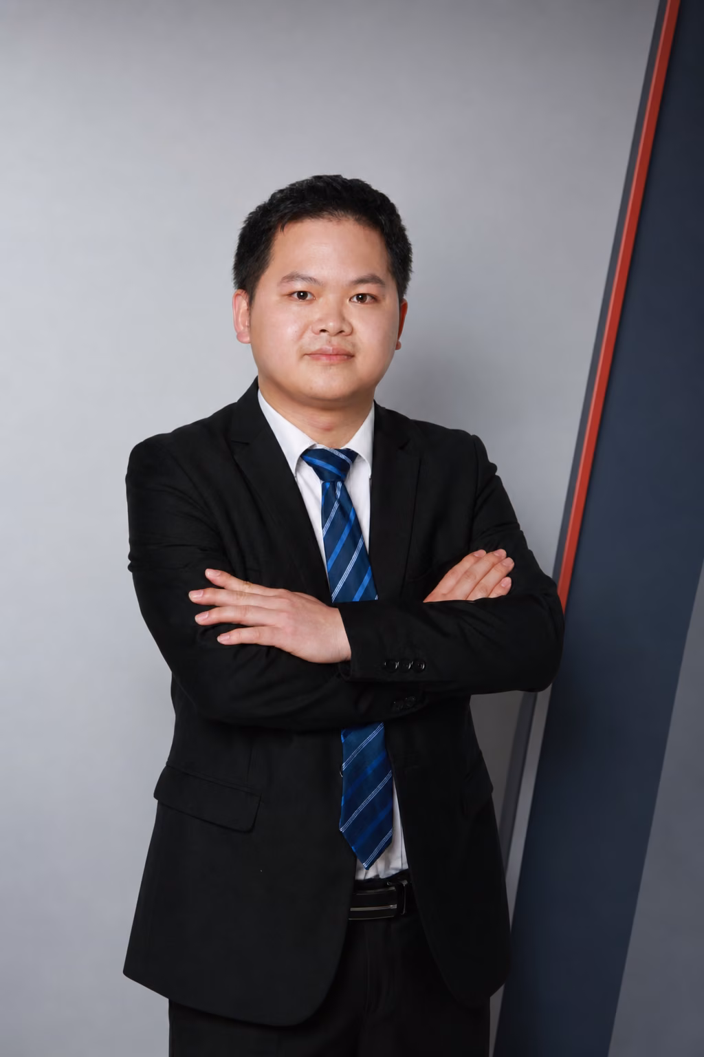 华新文登数学老师谢继