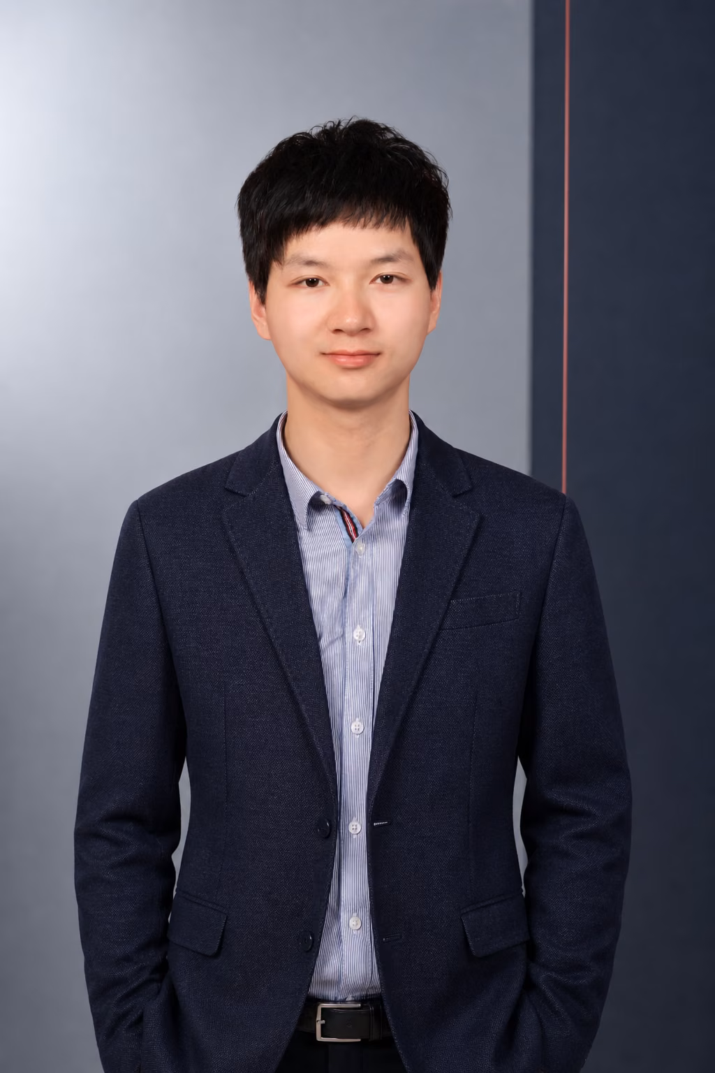 华新文登政治老师李哲